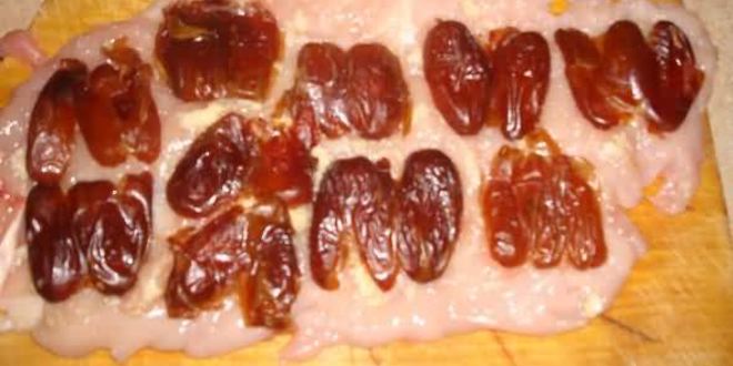 Рецепт куриного рулета с финиками