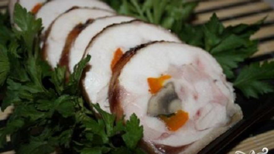 Рецепт куриного рулета с грибами и перцем