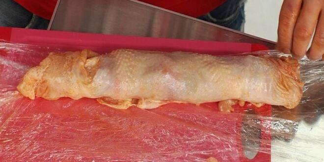 Рецепт куриного рулета с курагой и тимьяном