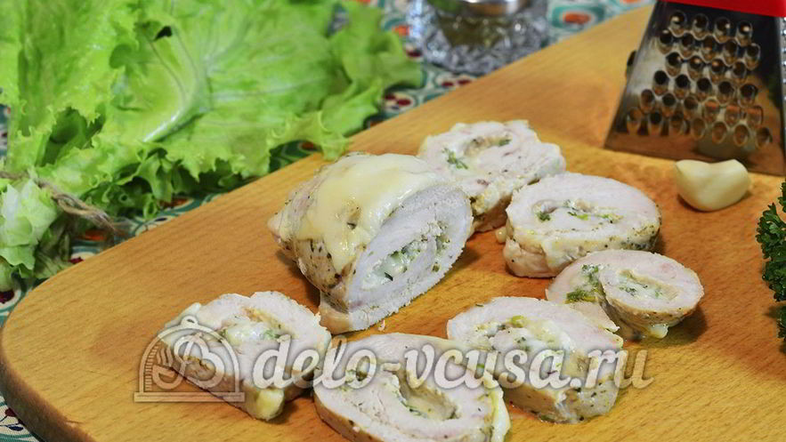 Рецепт куриного рулета с сыром и чесноком