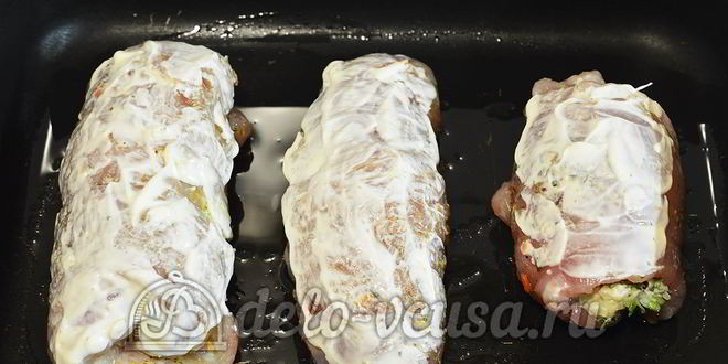 Рецепт куриного рулета с сыром и чесноком