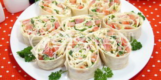 Рецепт рулета из лаваша с помидорами сыром