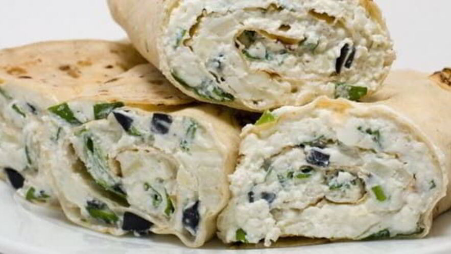 Рецепт рулета из лаваша с творогом, сыром и зеленью