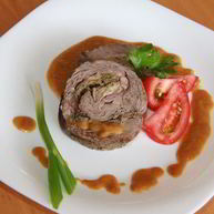 Рецепт Рулета из телятины с беконом и грибами на пиве