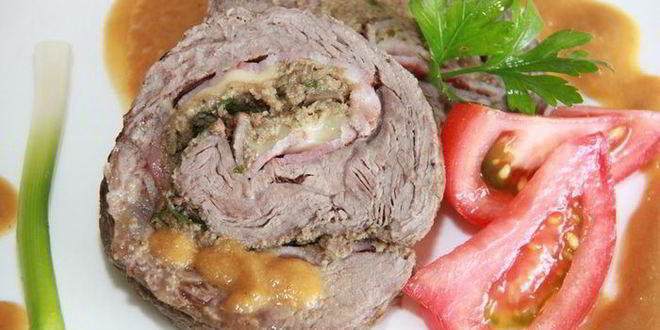 Рецепт рулета из телятины с беконом и грибами на пиве