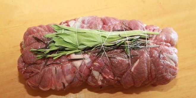 Рецепт рулета из телятины с беконом и грибами на пиве