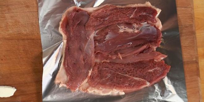 Рецепт рулета из утки с грушей и ореховым соусом