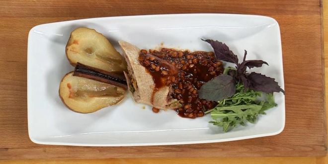 Рецепт рулета из утки с грушей и ореховым соусом