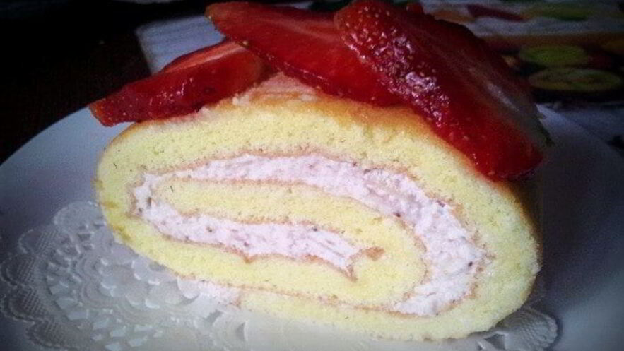 Рецепт рулета с клубникой и белым шоколадом