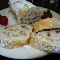Рецепт Рулета с клубникой и сливками