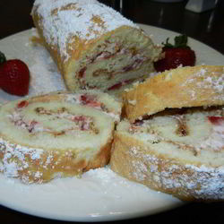 Рецепт Рулета с клубникой и сливками