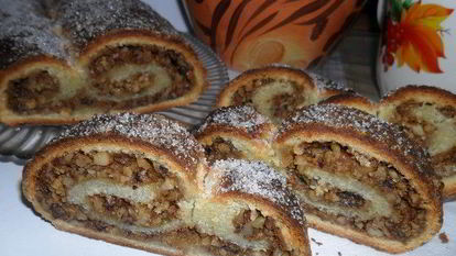 Рецепт Рулета с ореховой начинкой
