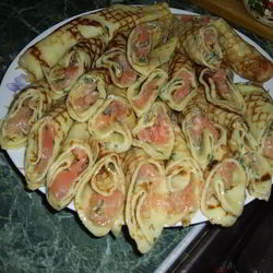 Рецепт Рулетиков из блинов с семгой