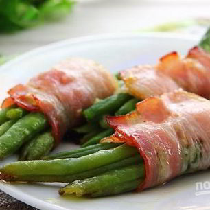 Рецепт Рулетиков из фасоли в беконе