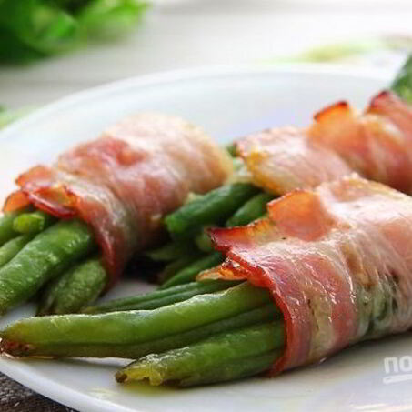 Рецепт Рулетиков из фасоли в беконе