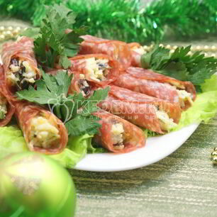 Рецепт Рулетиков салями с начинкой