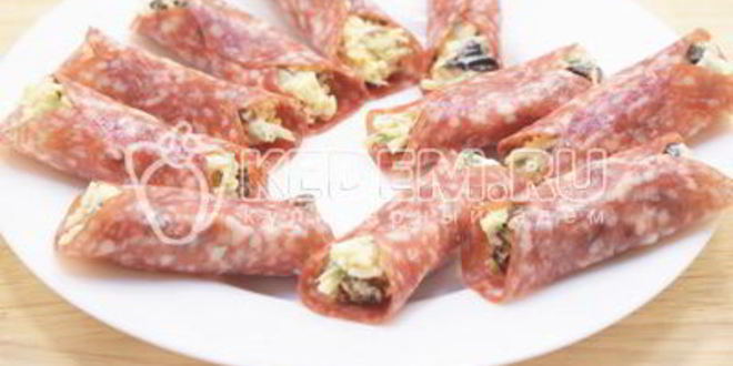 Рецепт рулетиков салями с начинкой