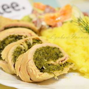 Рецепт Рулетов из индейки со шпинатом и брокколи