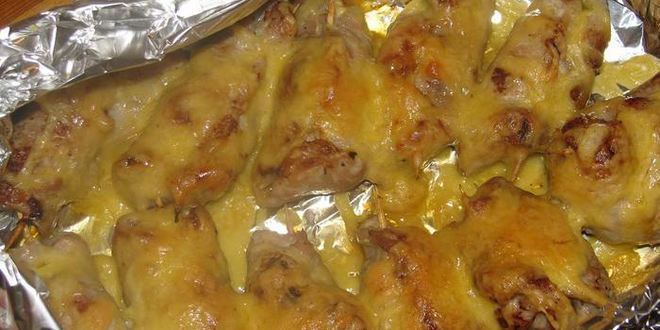 Рецепт свиных рулетиков с грушей и миндалем