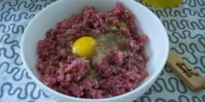 Рецепт сырно-мясного рулет