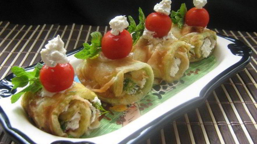 Рецепт закусочных рулетиков из кабачков