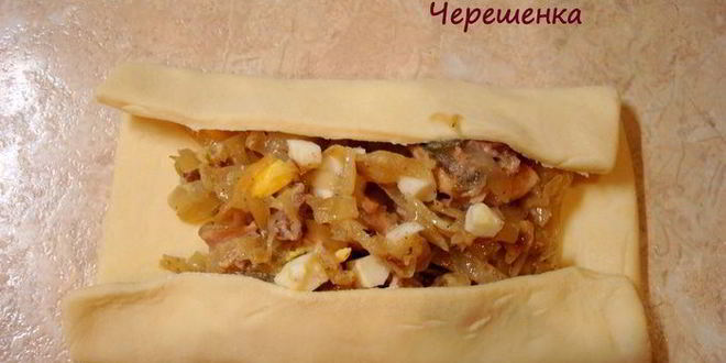 Рецепт закусочных слоеных рулетиков с рыбой, капустой и яйцом