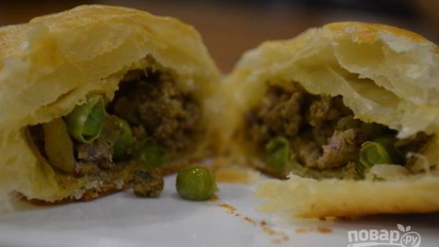 Рецепт самсы с мясом из слоеного теста