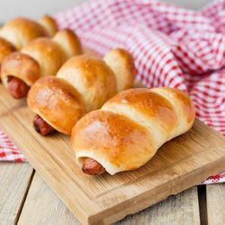 Рецепт Сосисок в тесте на кефире