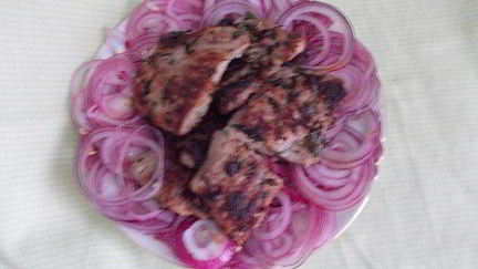 Рецепт Свинины с красным маринованным луком