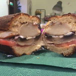 Рецепт Хрустящего сэндвича с грушами-гриль и запеченными грибами