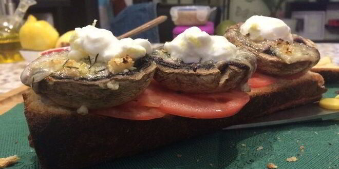 Рецепт хрустящего сэндвича с грушами-гриль и запеченными грибами