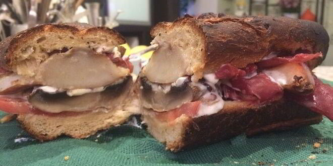 Рецепт хрустящего сэндвича с грушами-гриль и запеченными грибами