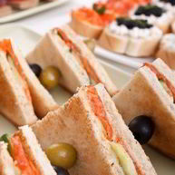 Рецепт Легких сэндвичей с авокадо и копченым лососем