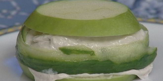 Рецепт сэндвича из яблока с сельдью по-кончаловски