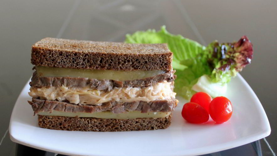 Рецепт сэндвича с говядиной и квашеной капустой