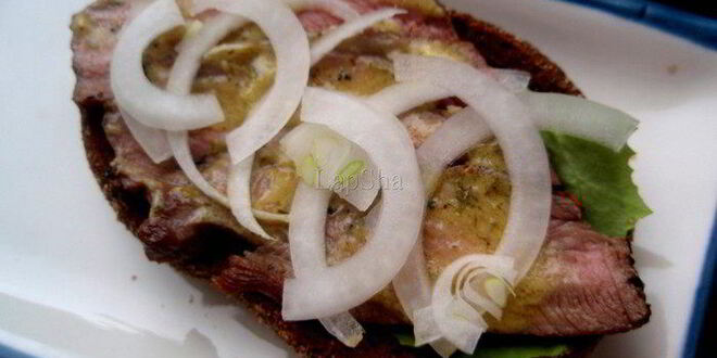 Рецепт сэндвича с говядиной, лисичками и горчичным соусом