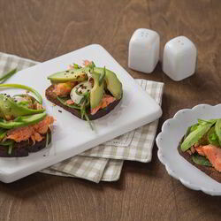 Рецепт Сэндвича с копченым лососем и авокадо