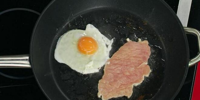 Рецепт сэндвича с курицей-гриль, беконом и яйцом