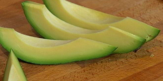 Рецепт сэндвича с яйцом, семгой и авокадо