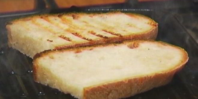 Рецепт сэндвича со стейком, руколой и помидорами