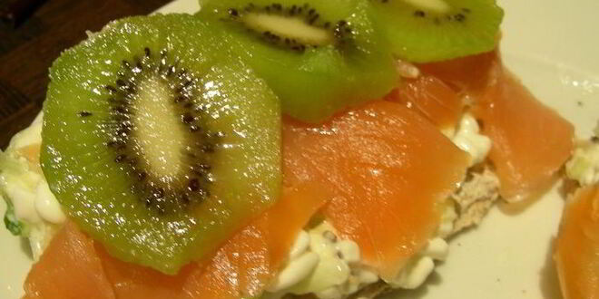 Рецепт сэндвичей с копченым лососем и киви