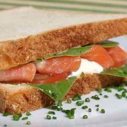Рецепт Сэндвичей с лососем, помидорами и рикоттой