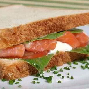 Рецепт Сэндвичей с лососем, помидорами и рикоттой