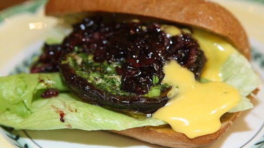 Рецепт сэндвичей с портобелло, шалотом и чесночным майонезом