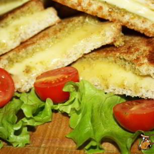 Рецепт Сэндвичей с сыром и соусом песто