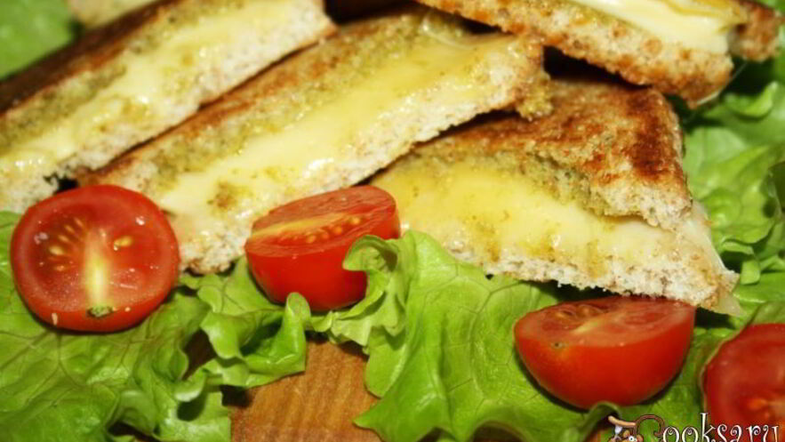 Рецепт сэндвичей с сыром и соусом песто