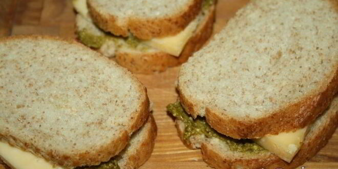 Рецепт сэндвичей с сыром и соусом песто