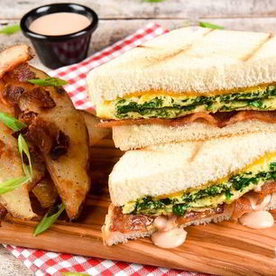 Рецепт Сэндвичей с яйцом и беконом