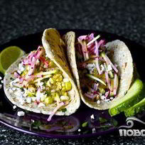 Такос с кукурузой, редисом и цуккини