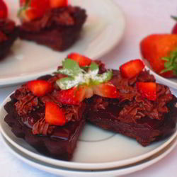 Рецепт Шоколадных тарталеток с клубникой
